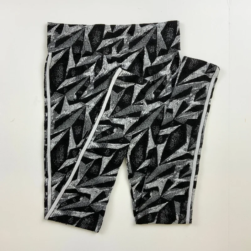 Cozy fleece pants for cold winter nights -Athletic Pants 2pc By Clothes Mentor In Black & White, Size: S