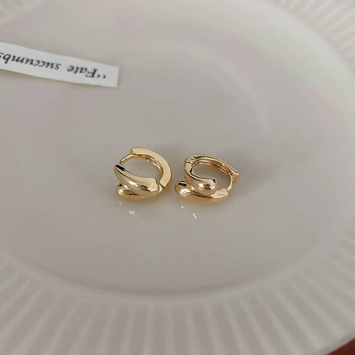 54# Ear Clip-Gold (Circle)