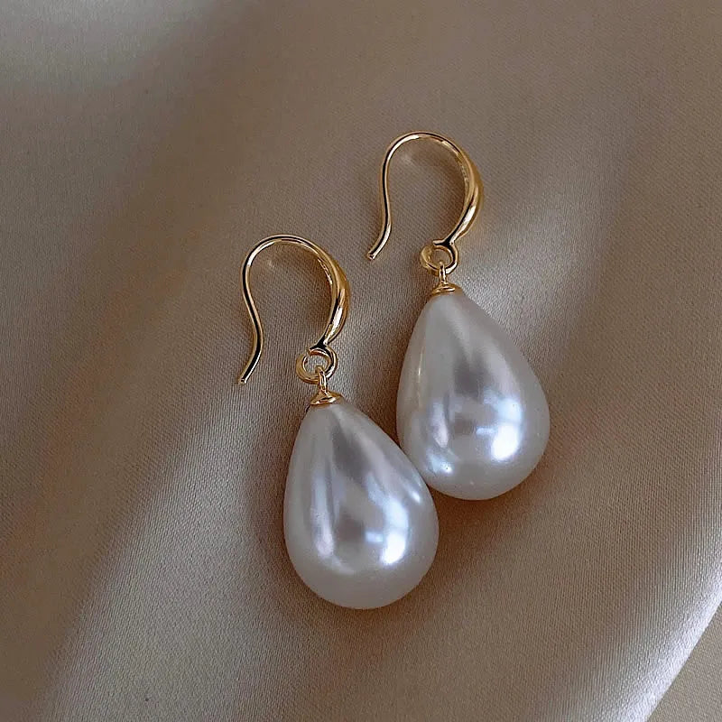 Hoop earrings with twisted metal designs for a dynamic and modern style-Hoop earrings for casual wear-Drop-shaped Drop Retro Gentle Pearl Golden Round Feminine Elegant Party Gifts French Earring