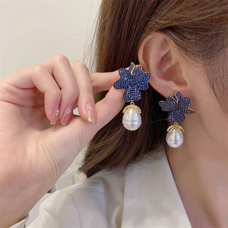 Hoop earrings with removable pendants for a versatile and customizable accessory-Hoop earrings with geometric patterns-Exaggerated zircon earrings flower baroque pearl earrings