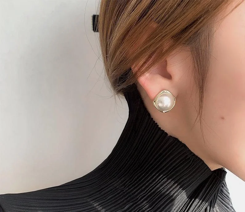 Hoop earrings with oversized designs for a bold, fashion-forward statement-Hoop earrings with chain details-Square Pearl Earrings