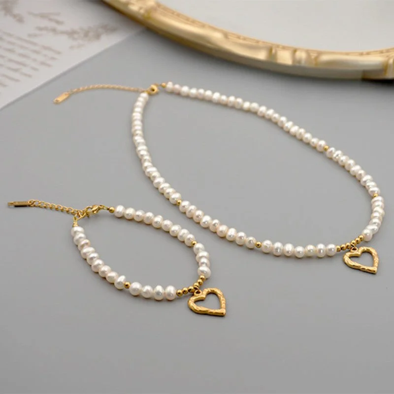 Best hoop earrings with asymmetrical designs for a fashion-forward, avant-garde look-Clip-on hoop earrings-Vintage Heart-Shaped Pearl Set